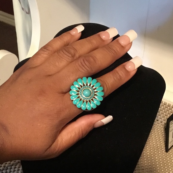 ♥️Turquoise Bursting Flower stretch ring. - Picture 1 of 6